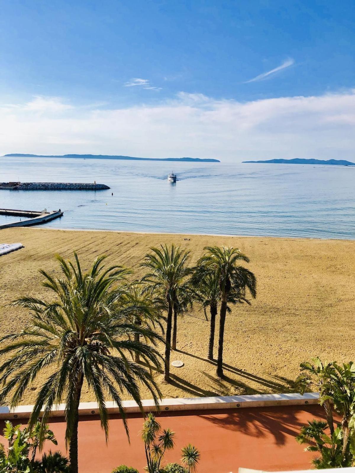 T3 Front De Mer Dernier Etage Vue Mer Petit Havre De Paix Pour Vos Vacances Emplacement Unique Vue Mer Panoramique A 180 Degres Pour Ce T3 En Face De La Plage Front De Mer Vue Sur Les Iles 5 Et Dernier Etage Avec Ascenseur Le Lavandou Exteriér fotografie